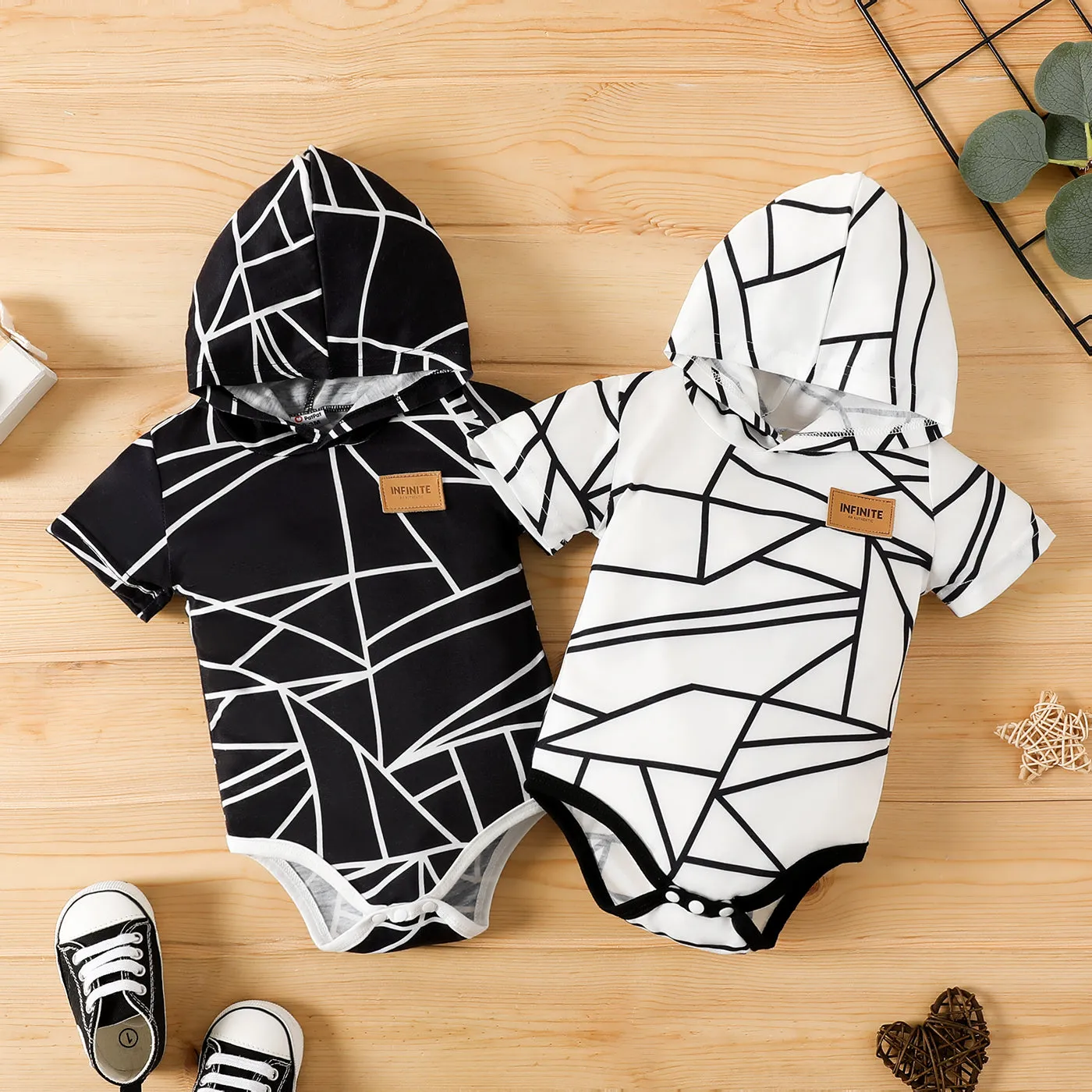 Baby Boy/Girl Badge Detail Allover Geo Print Hooded Short-sleeve Romper