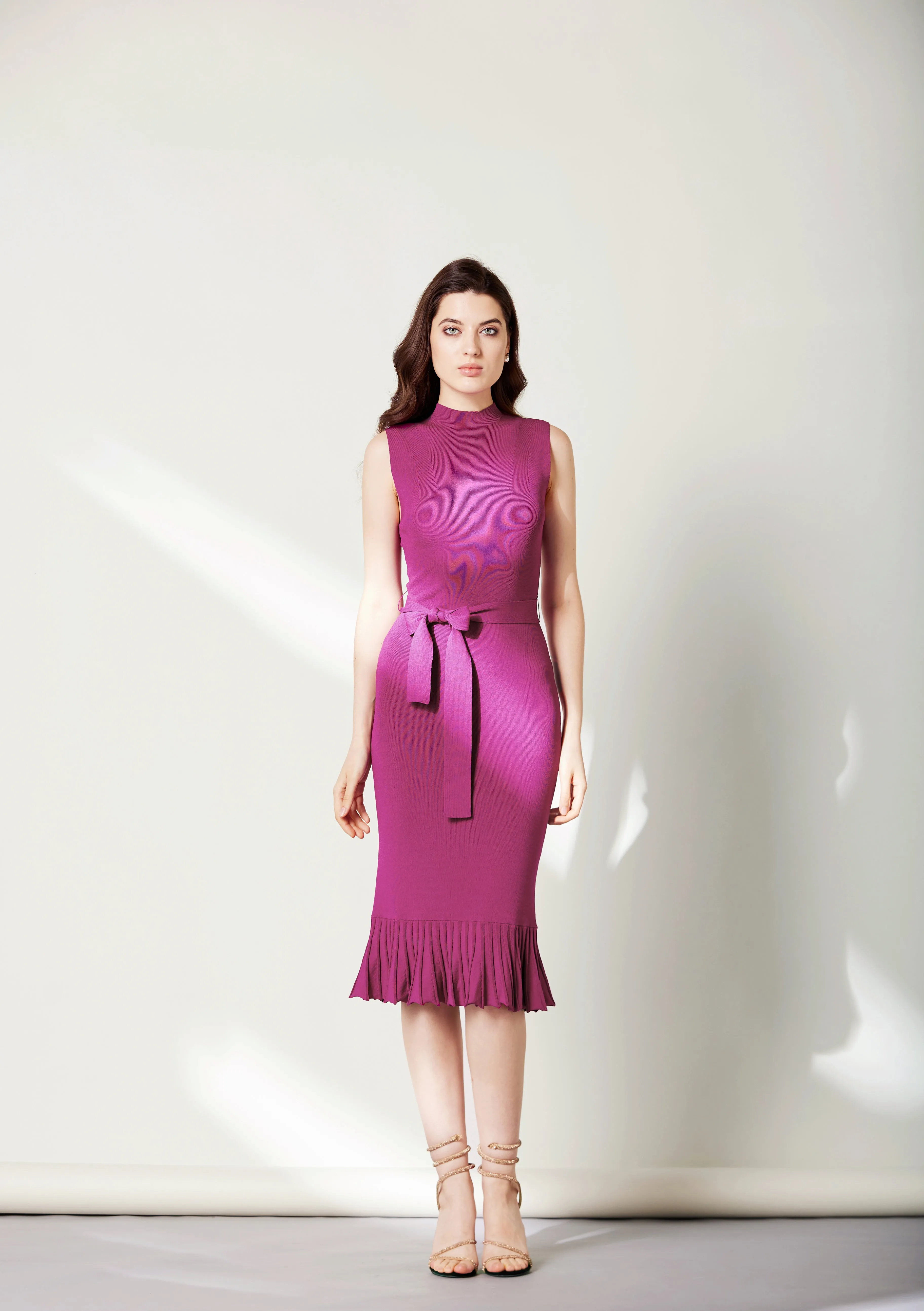 SLEEVE LESS CURVED HEM KNIT DRESS